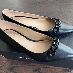 Naturalizer women’s Black Leather Becca Flat pointed toe low heel Size 7M